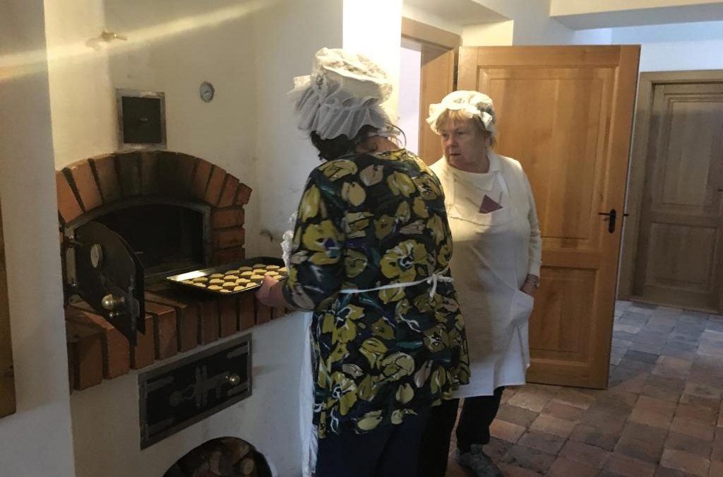 Hausgemachtes Weihnachtsbacken aus dem Schamottofen